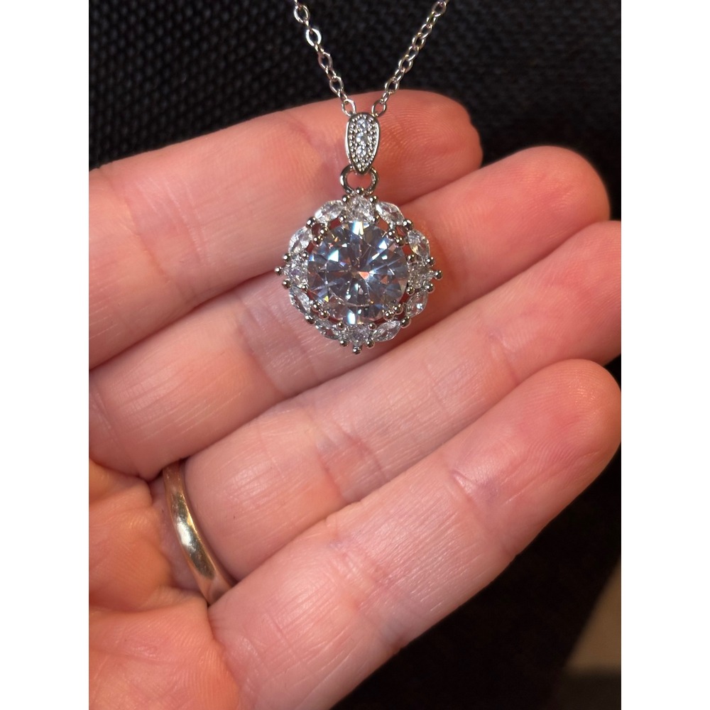 S925 Sterling Silver Round Halo Pendant Necklace Clear Stone Floral Sparkle